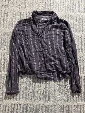 Urban outfitters gray metallic striped long sleeve button down top shirt size S